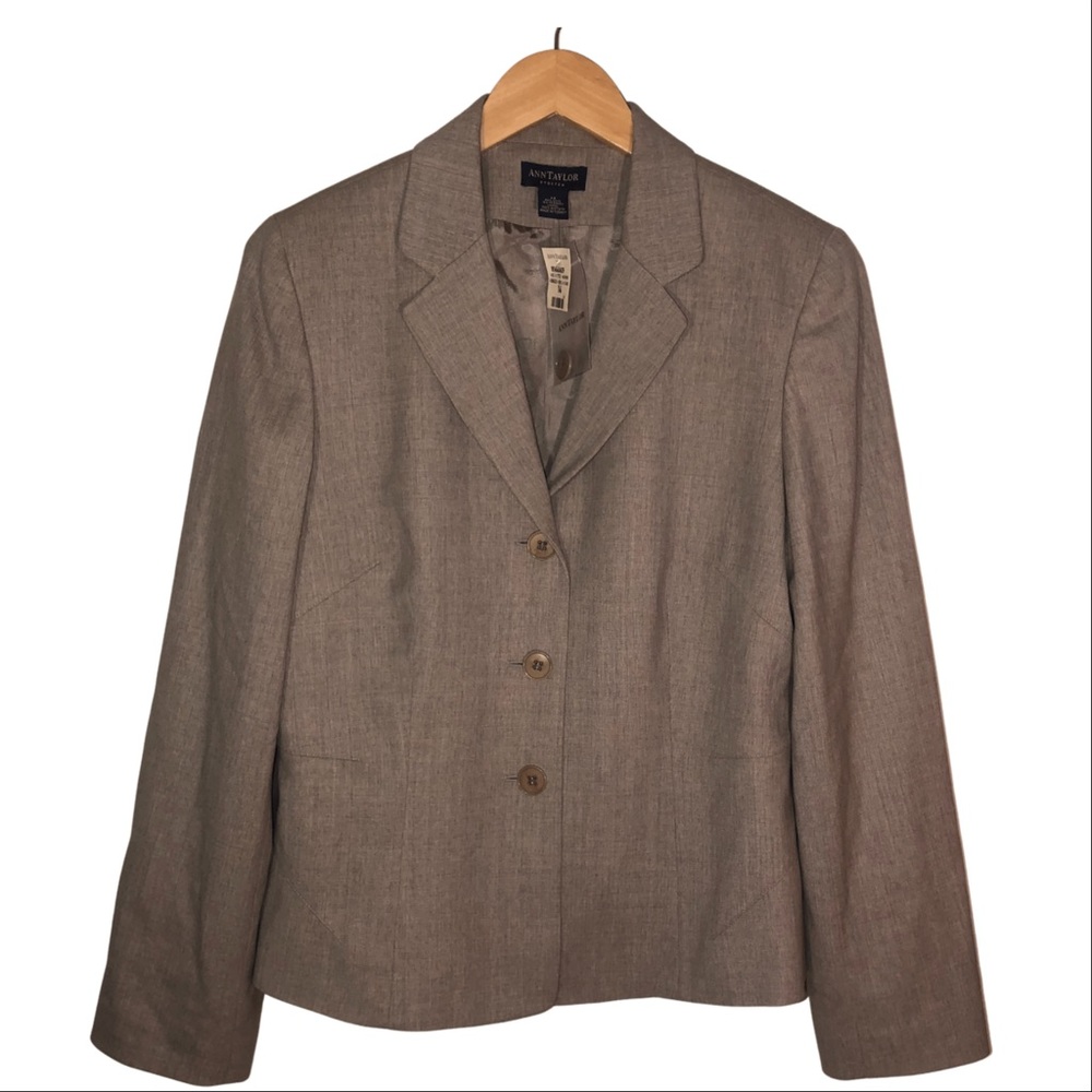 NWT Ann Taylor Stretch Women’s Beige 3 Button Blazer Size 14
